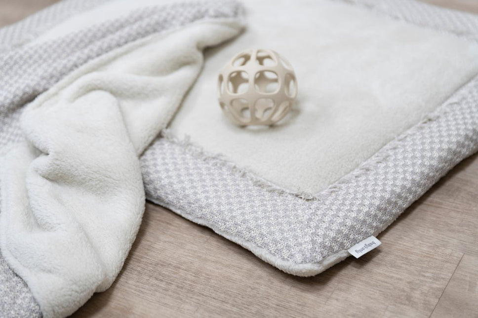 Boxkleed Happiness urban taupe/ecru - 75x95 - Babywinkel - 8721052102802