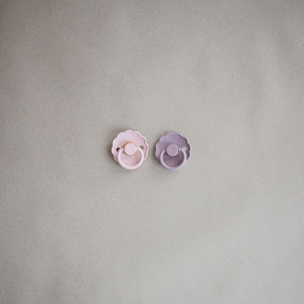 Frigg Speen Maat 2 Daisy Baby Pink/Soft Lilac Latex 2 - Pack - Frigg - Babywinkel - 5715239022055