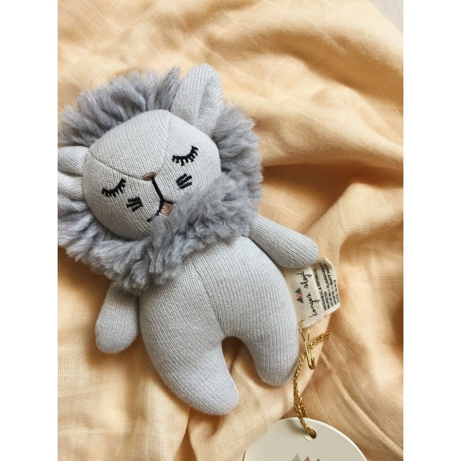 Konges Slojd Knuffel Lion Grey 16cm koop je bij Babywinkel