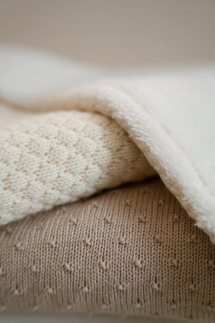 Ledikantdeken gebreid/fleece - Pure Soft Beige - Babywinkel - 8721122584354
