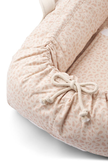 Liewood Poppennestje Mini Leo / Sandy koop je bij Babywinkel