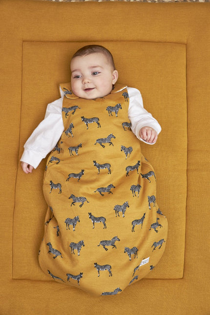 Meyco Slaapzak Baby Winter Rond 2 - Delig Zebra Animal Honey Gold koop je bij Babywinkel