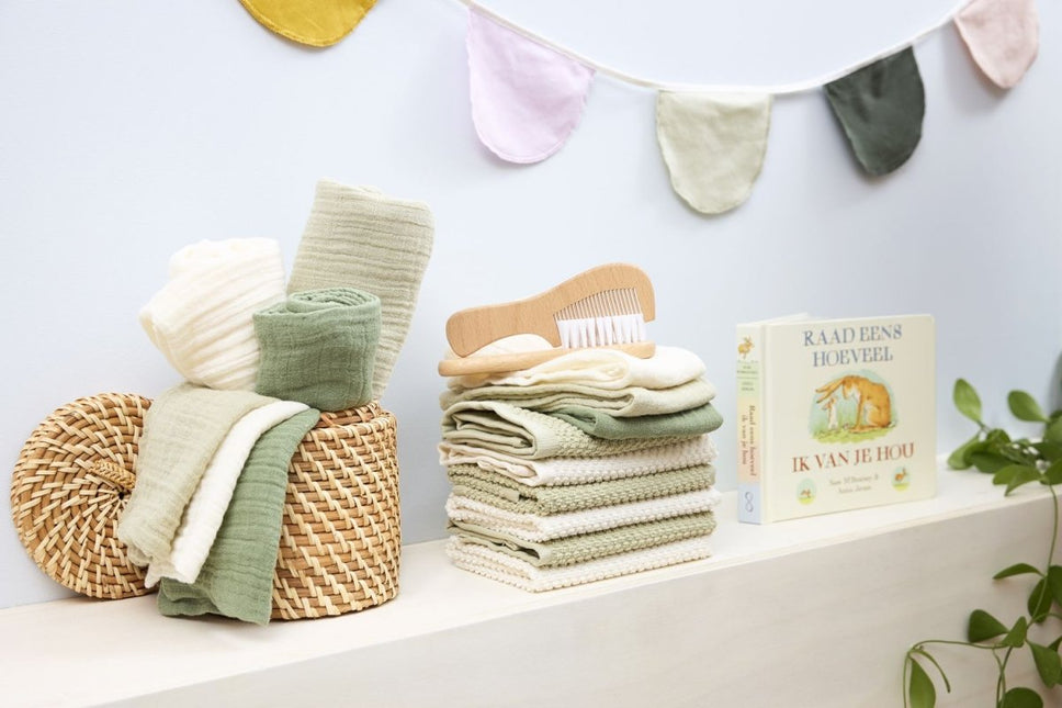 Monddoekjes 3 - pack pre - washed hydrofiel Uni - naturel/soft olive/olive green - 30x30cm - Babywinkel - 4054703508239