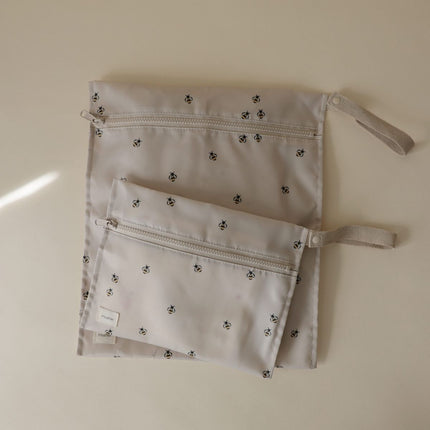 Mushie Bolsa de viaje Water Resistant Bees