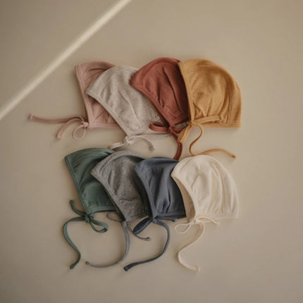 Mushie Babymutsje Bonnet Mustard Melange koop je bij Babywinkel