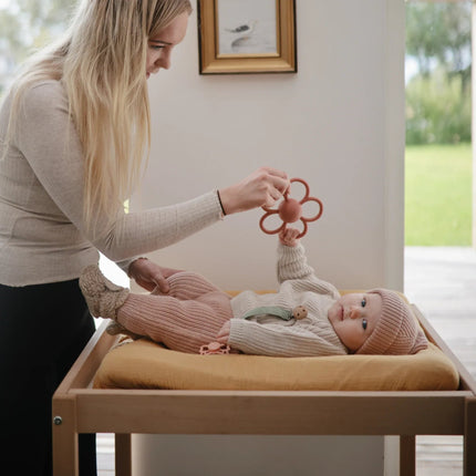 Mushie Bijtring Rammelaar Daisy - Mushie - Babywinkel - 840355800333