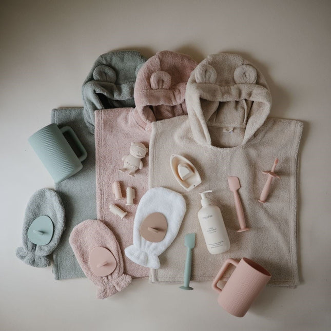 Mushie Badponcho Bear Moss koop je bij Babywinkel