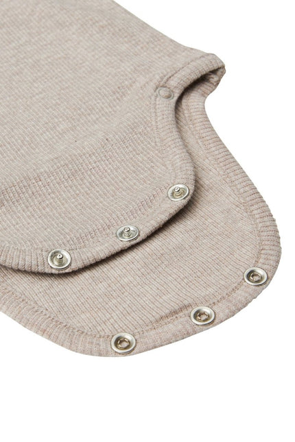 Noppies Romper Lange Mouwen Rib Nino Taupe Melange koop je bij Babywinkel