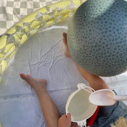 Swim Essentials Green Leopard Strandbal – 51 cm koop je bij Babywinkel