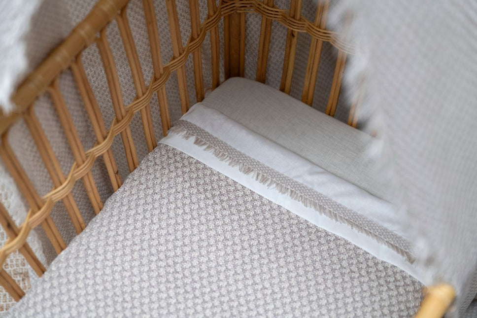 Wieglaken gebreide bies Happiness urban taupe/ecru 80x100 cm - Babywinkel - 8721052102864